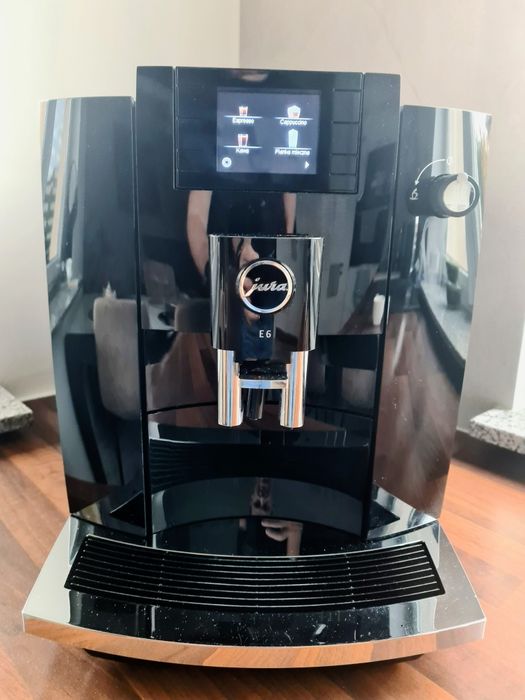 Ekspres do kawy Jura E6 EC 2024r.  725 kaw gwarancja bardzo ładny