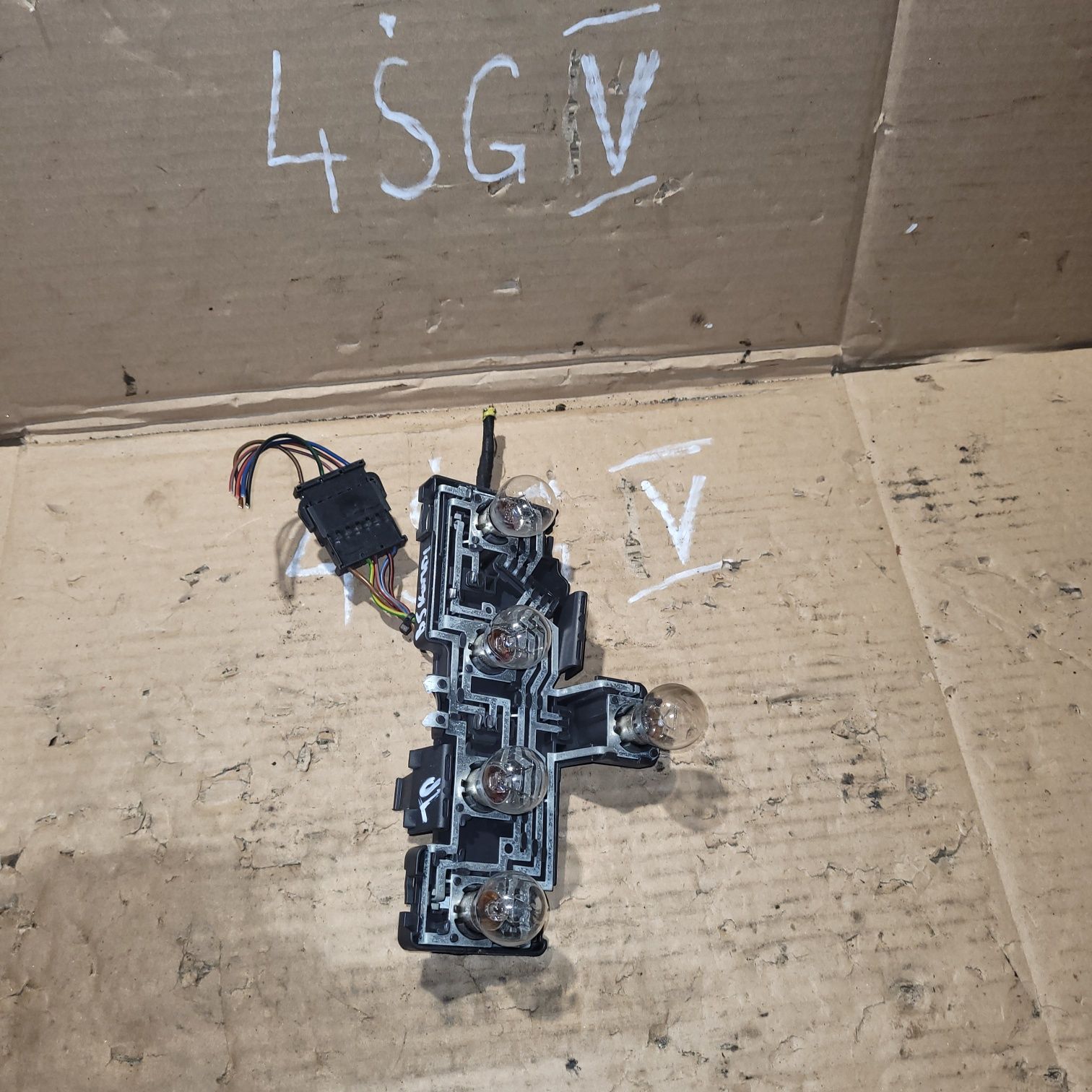 Wkład lampy oprawa żarówek tył prawa vw passat b5 LIFT kombi 2002r