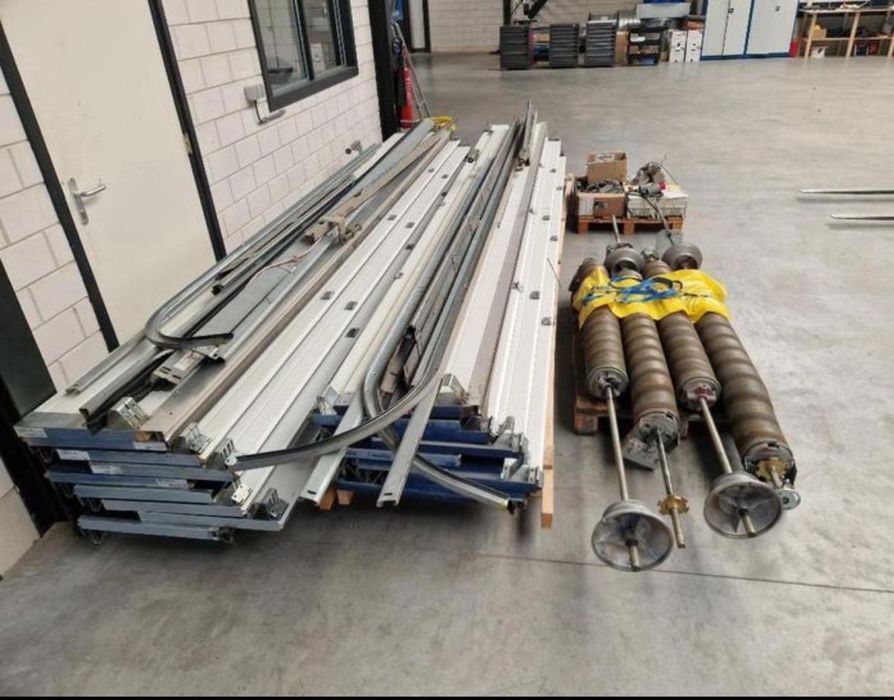 REZERWACJA Brama 4.66x4.50 segmentowa elektryczna panelowa 2 sztuki