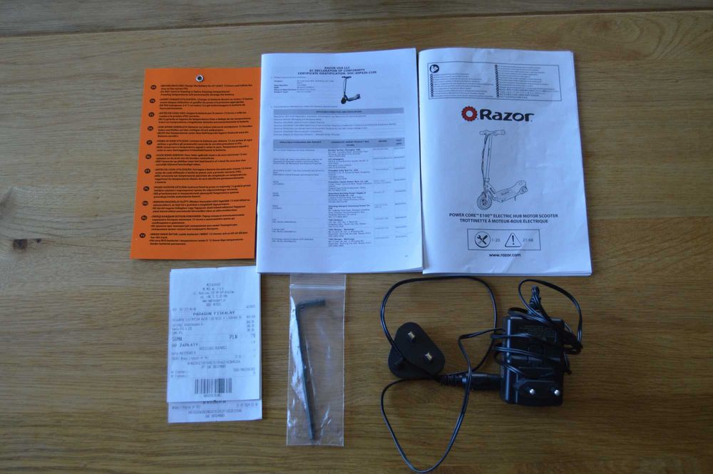 Jak nowa!  Hulajnoga elektryczna Razor E100