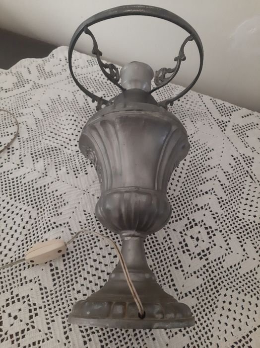 Candeeiro de mesa em estanho