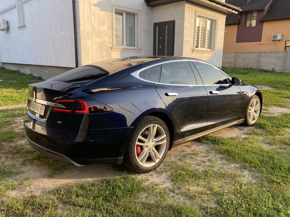 Tesla Model S 60 2013