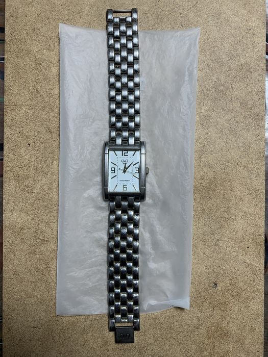 Годинник(кварцовий)в доброму стані