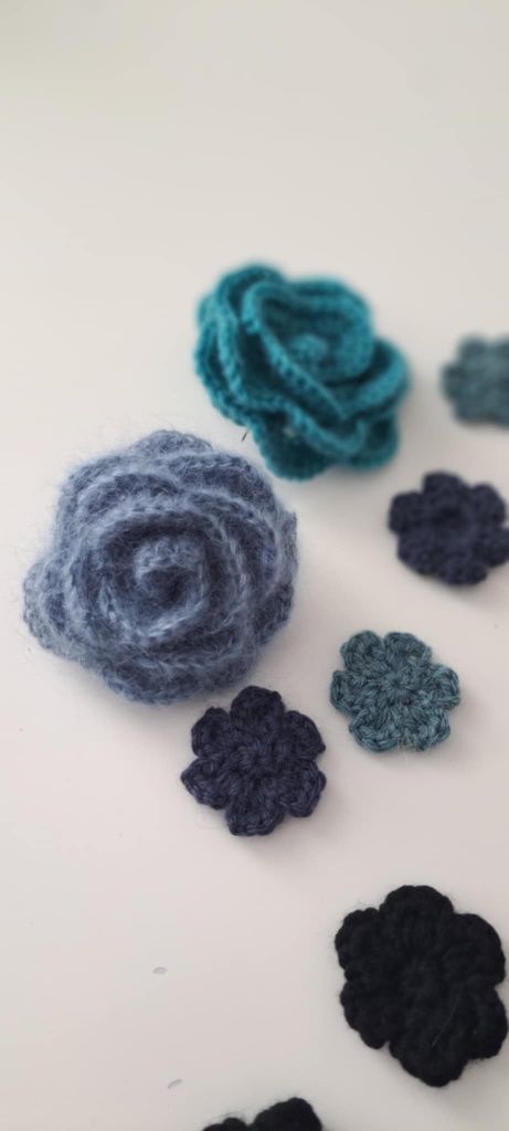 Broszka handmade rękodzieło moher  jedwab wełna szydełkowa