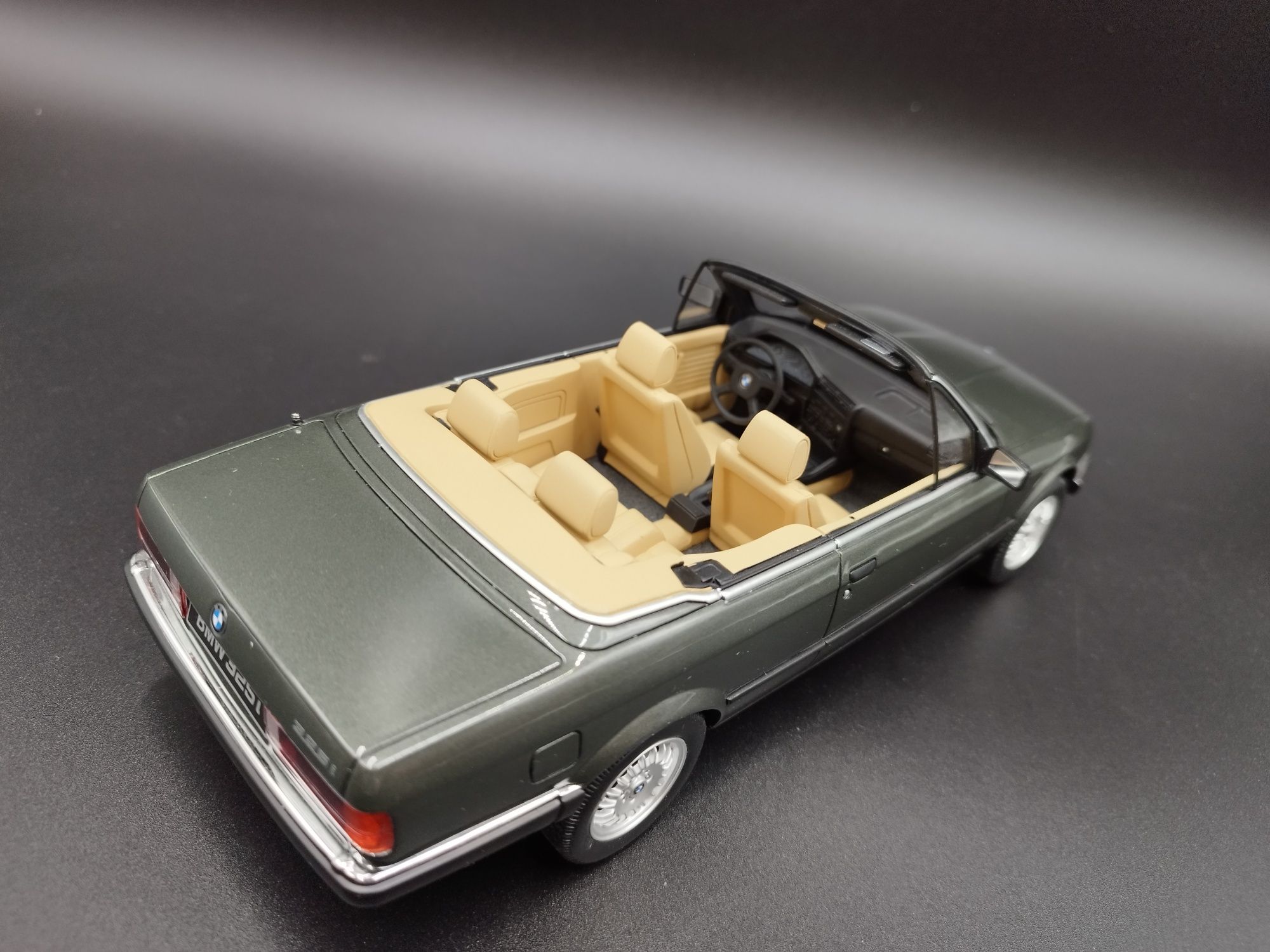 1:18 Otto BMW 325  E30 Cabrio limit 2000 model