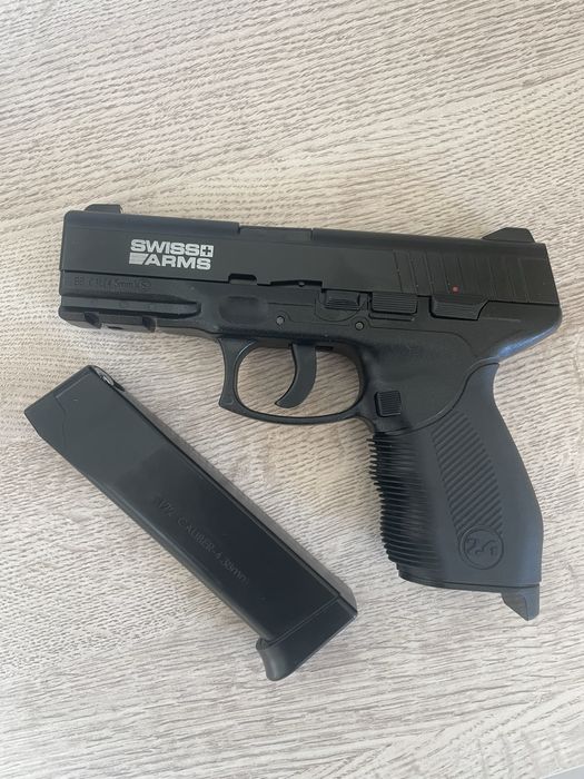 Pistola de CO2 Swiss Arms 24/7