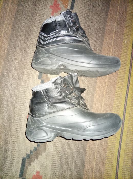 Сноубутси на шнурках,450грн.