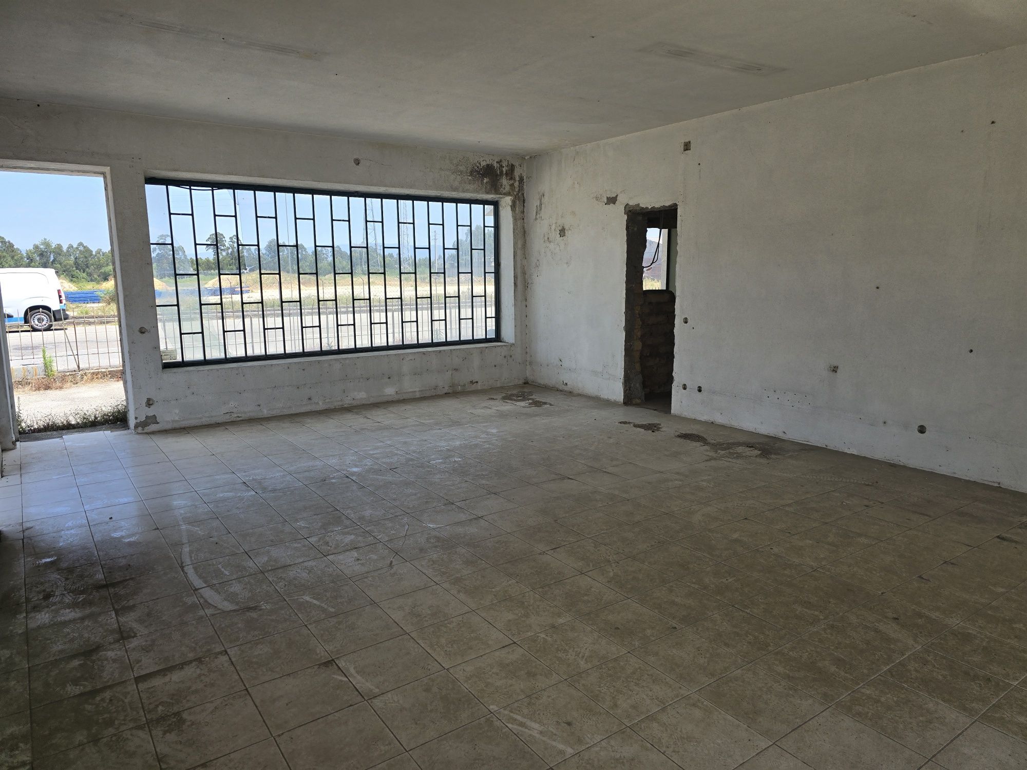 Imovel para comercio com terreno em frente a antiga famel