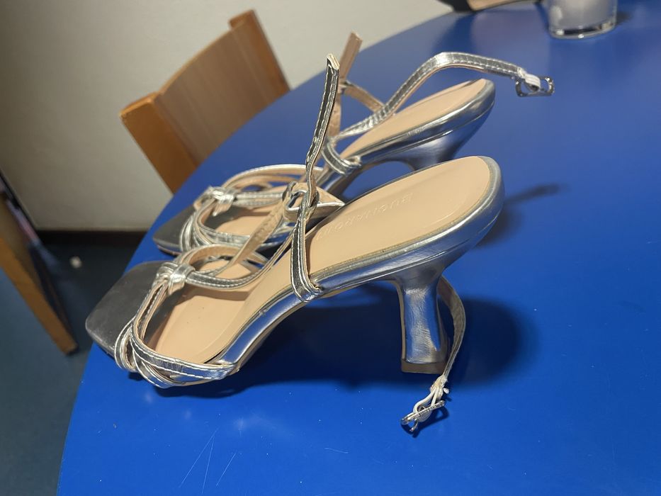 Salto alto como novo, em otimo estado