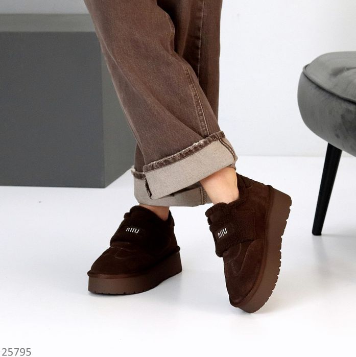 Жіночі шкіряні зимові черевики автоледі в кольорах