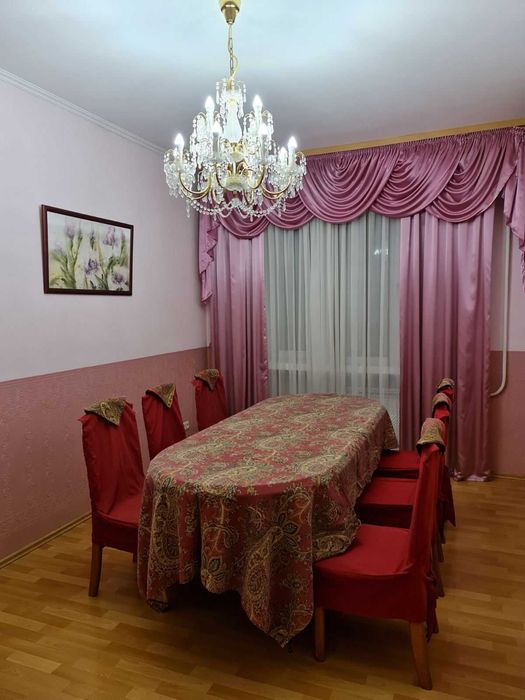 Дом 300кв. Бассейн с подогревом. Сауна, джакузи, бильярд.