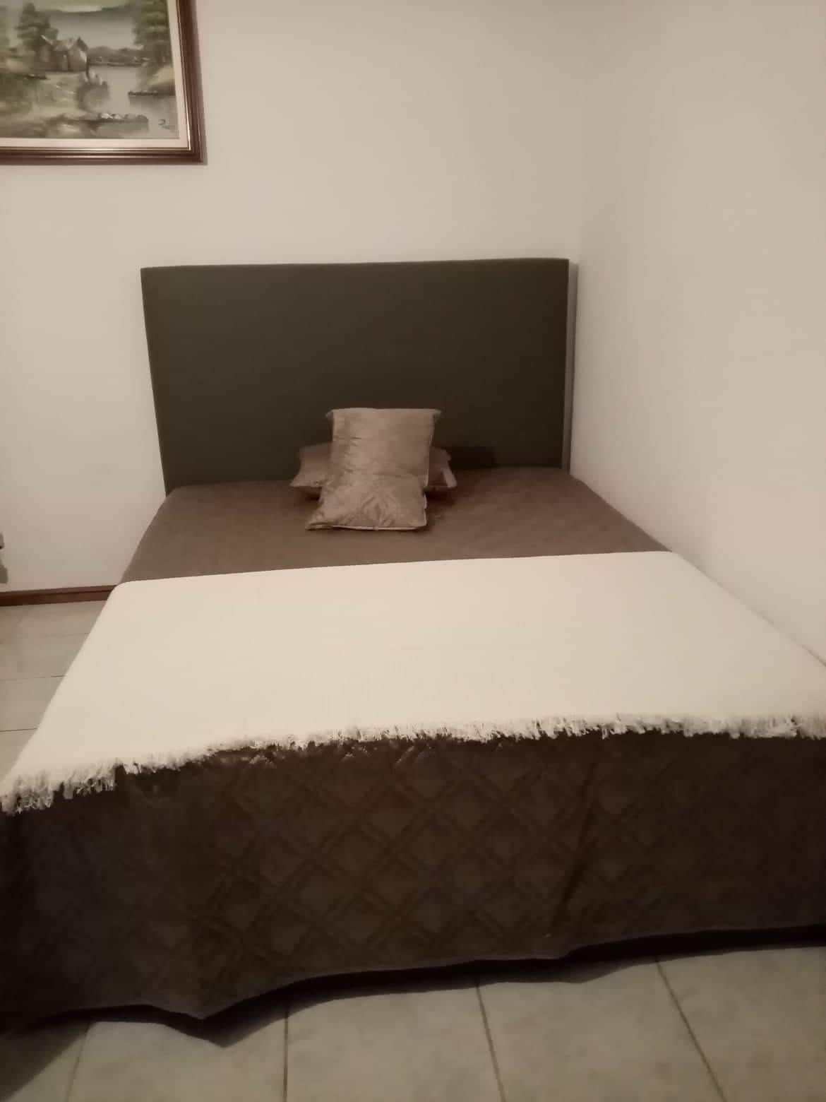 Cama 190x140cm em Napa