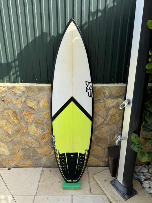 Prancha de surf 5,11 - 33L + Quilhas e leash