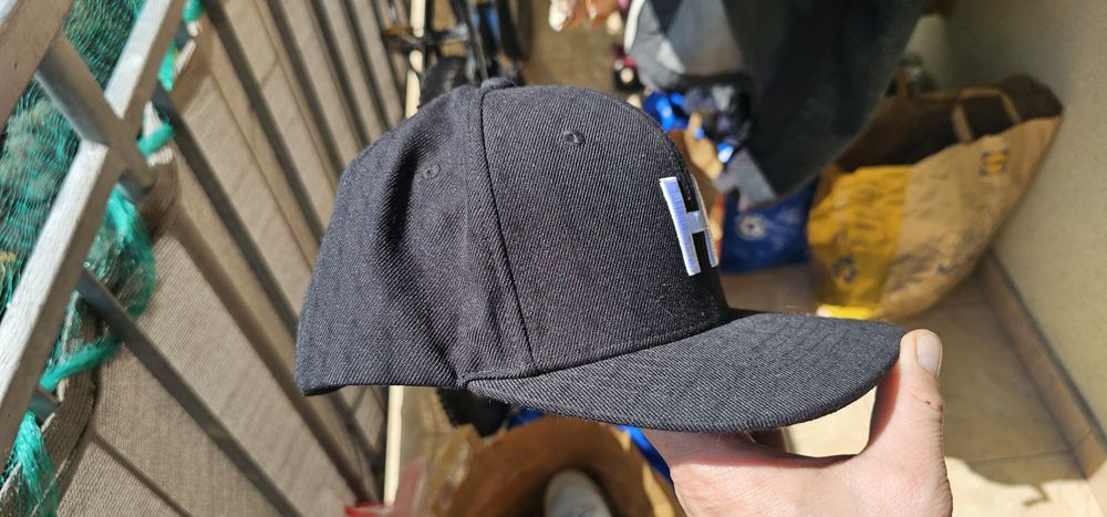 H Czapka z daszkiem męska rozmiar 58 stan bardzo dobry