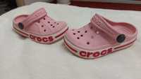 Розовые Crocs для девочки