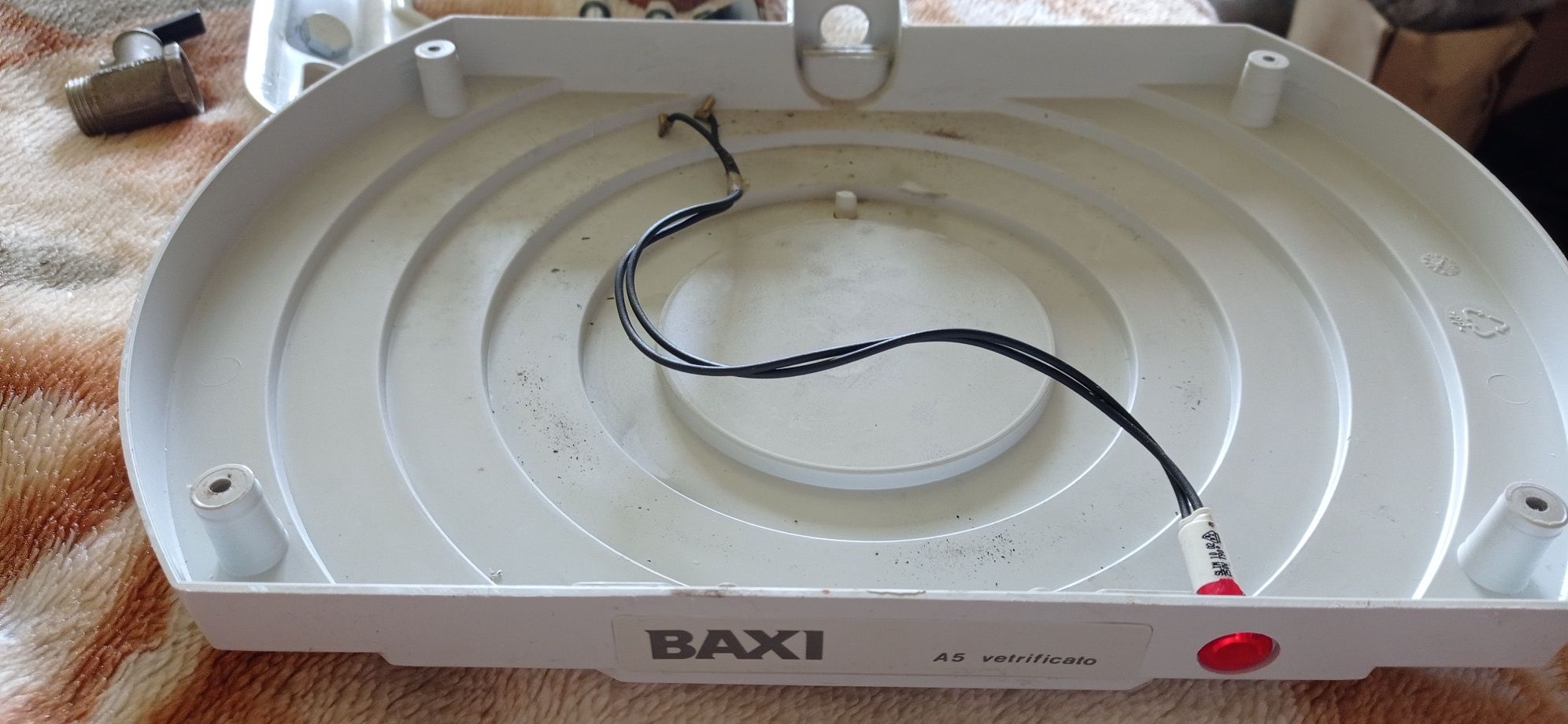 Запчасти от бойлера baxi