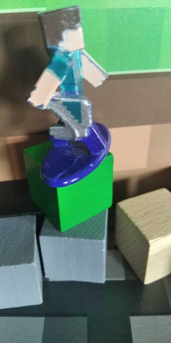 Figurka Minecraft — Steve z żelaznym kilofem