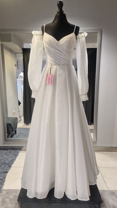 Nowa suknia ślubna Wayana