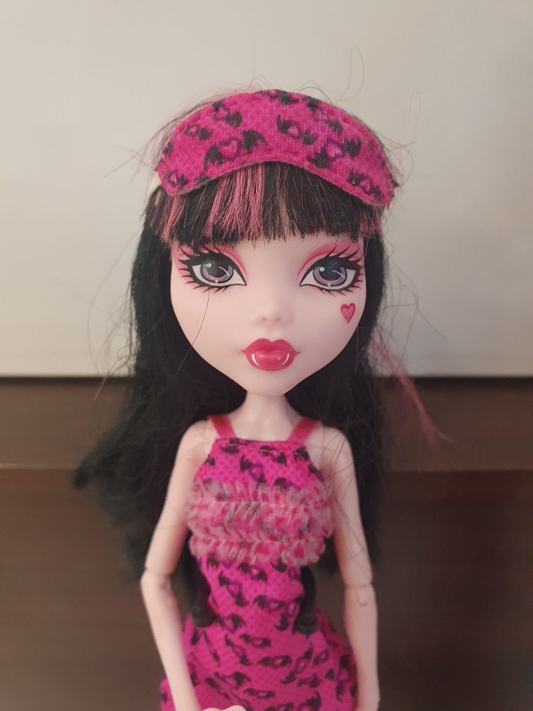 Monster high Draculaura монстер хай Gloom Beach Дракулаура