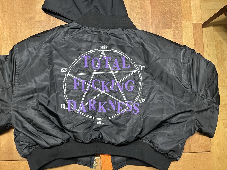 Куртка VETEMENTS Total Fucking Darkness Bomber Кроп-Фіт бомбер
