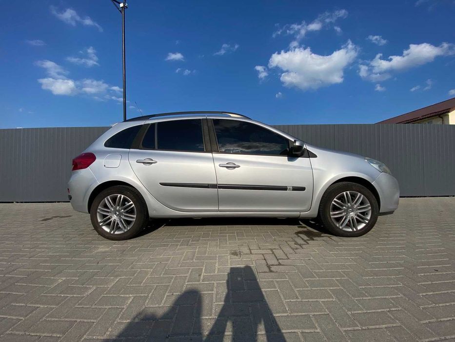 Автомобіль Рено Кліо