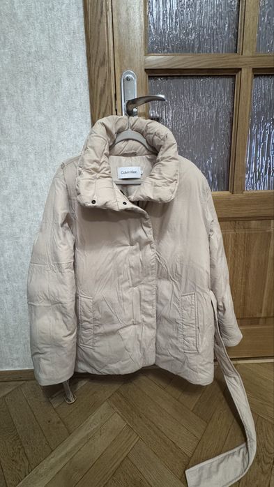 Жіноча бежева куртка Calvin Klein