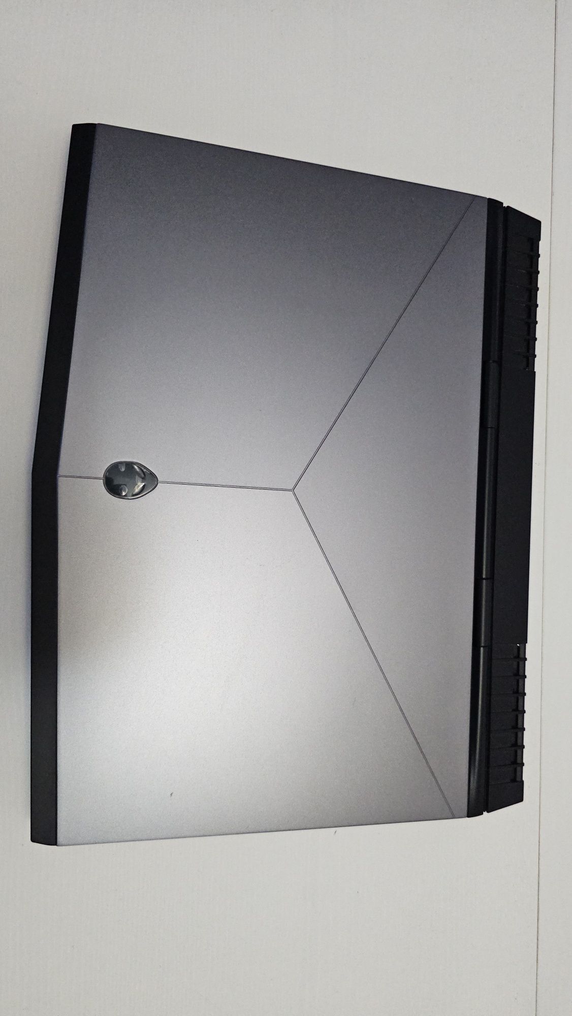 Dell Alienware 15 R3 i7 - GTX 1060 - Windows 11 - gwarancja