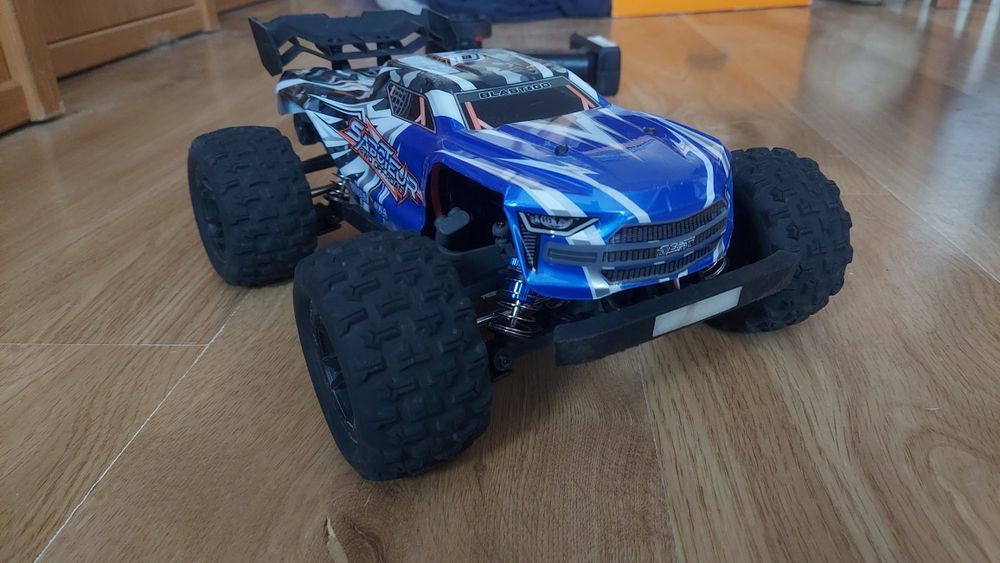 Model rc Deerec H16E bezszczotkowy.