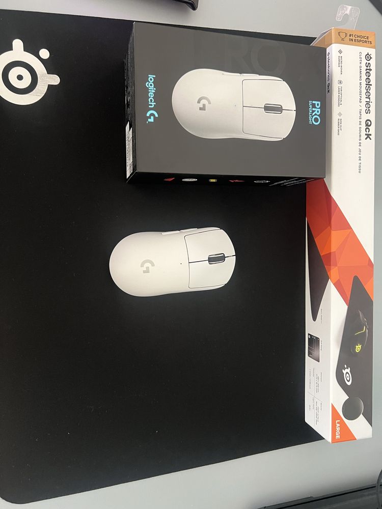 Rato logitech g pro superlight + tapete de rato steelseries qck Large