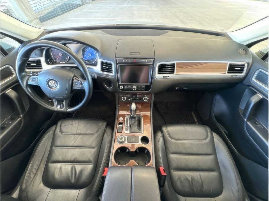 Volkswagen Touareg      2015