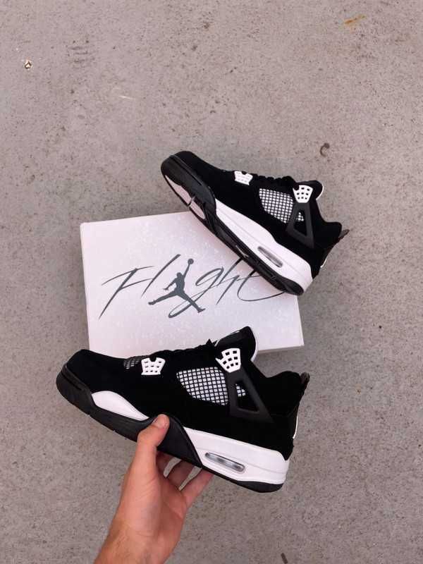 Jordan4Retro White Thunder R.37.5
