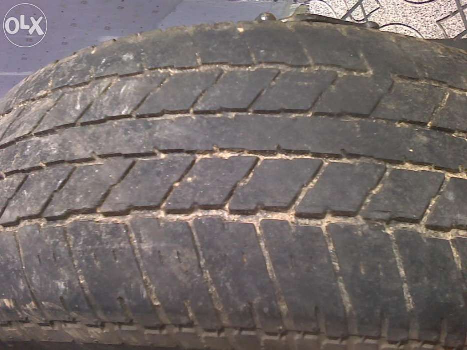 Pneu 205/70 R14.