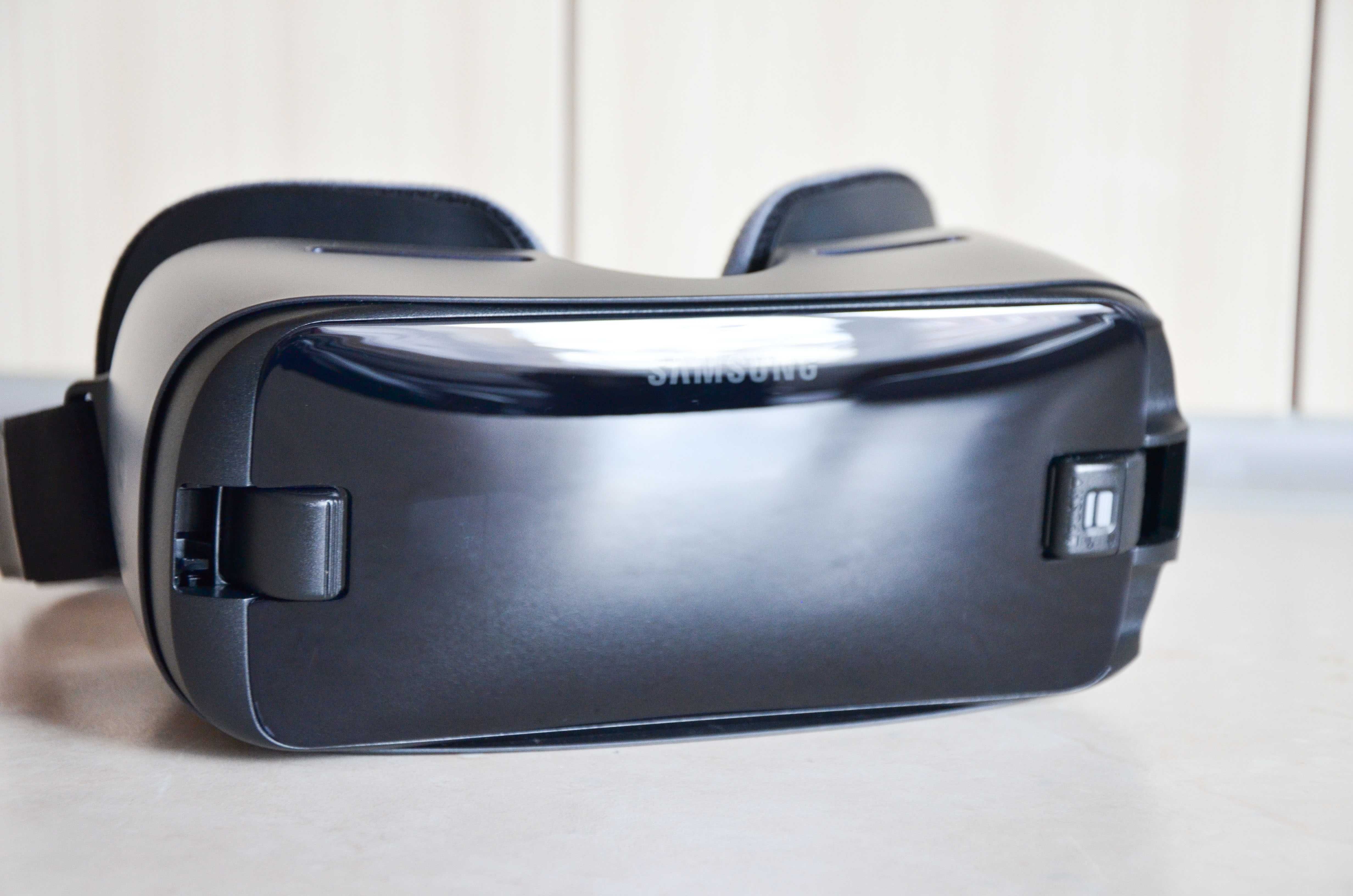 Очки виртуальной реальности Samsung Gear VR SM-R325 with controller