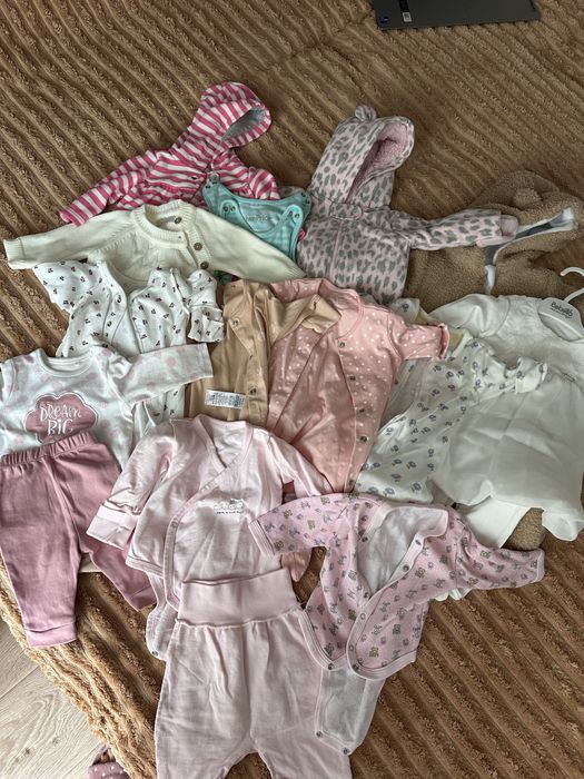 Дитячий одяг (пляшечки, іграшки та памперси у подарунок)