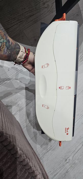 Szwajcarska bindownica Peach PB200-09 + 4 otworowy dziurkacz