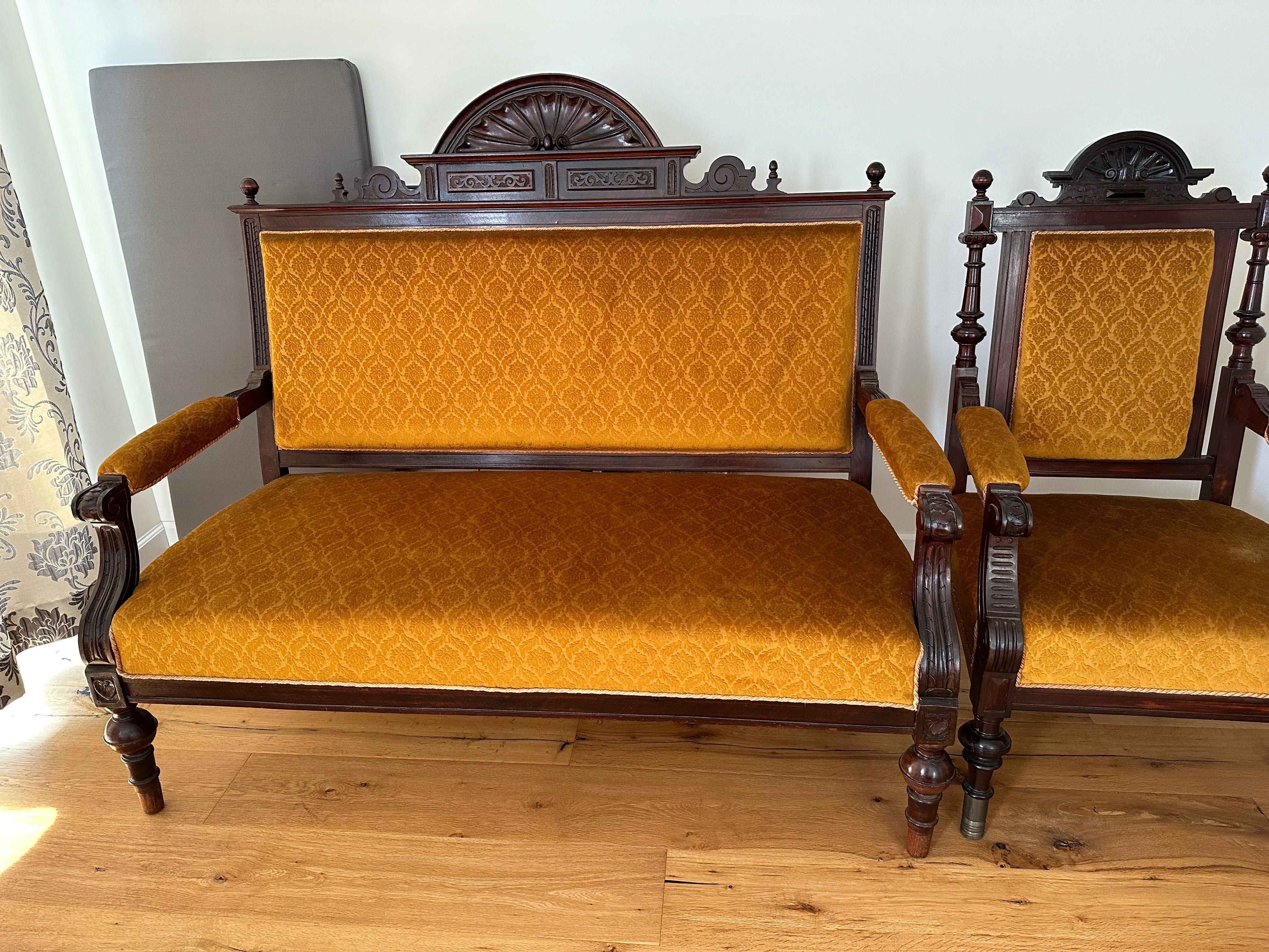 Eklektyczny miodowy komplet. Sofa+2 fotele+2 krzesła