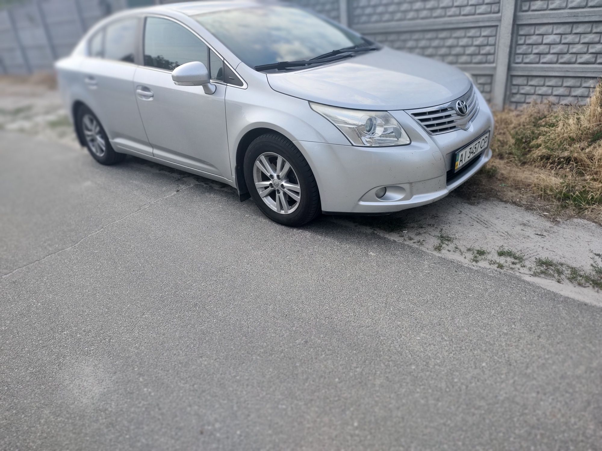 Toyota Avensis T27 2011