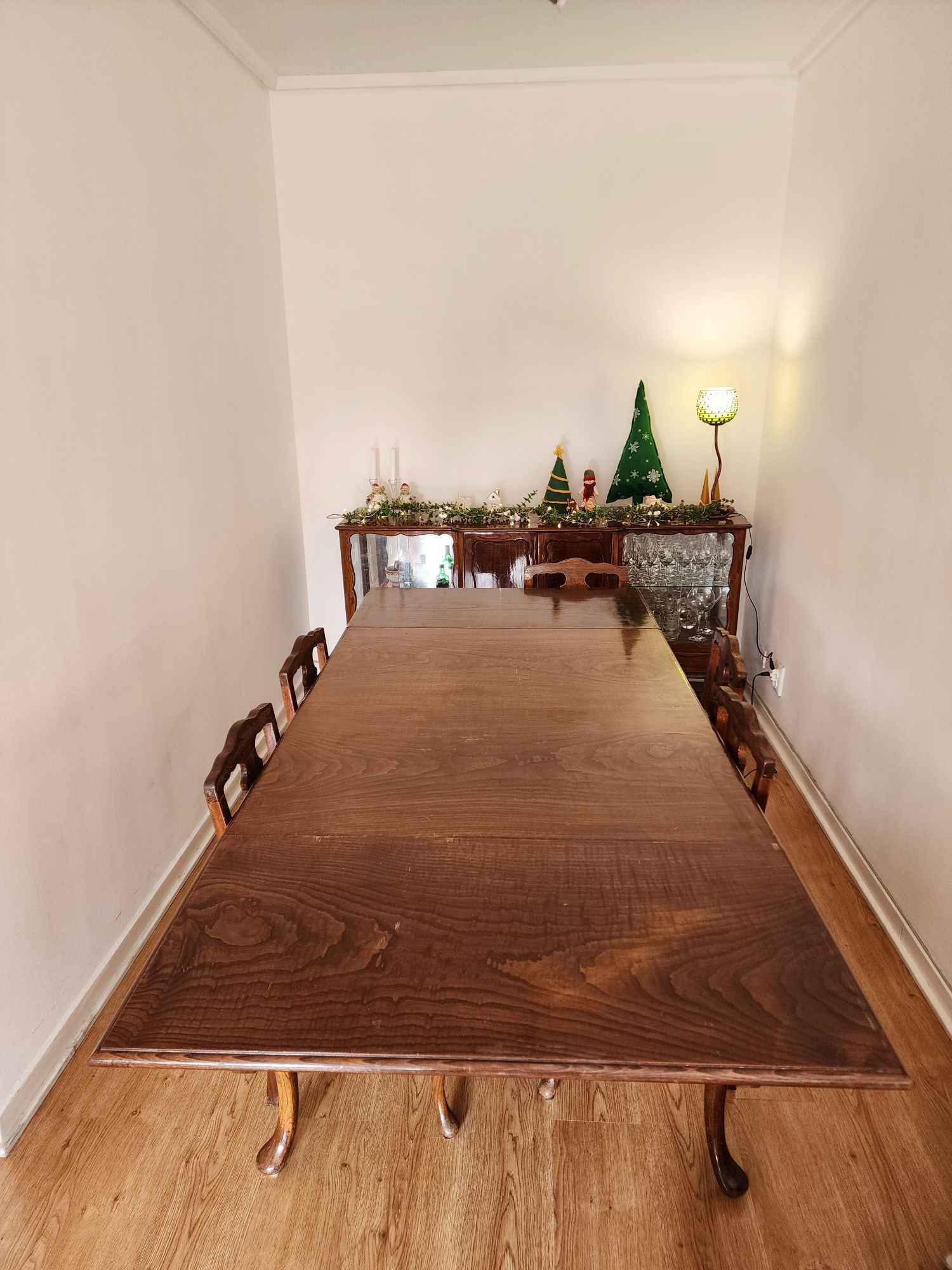 Mesa de sala com 6 cadeiras