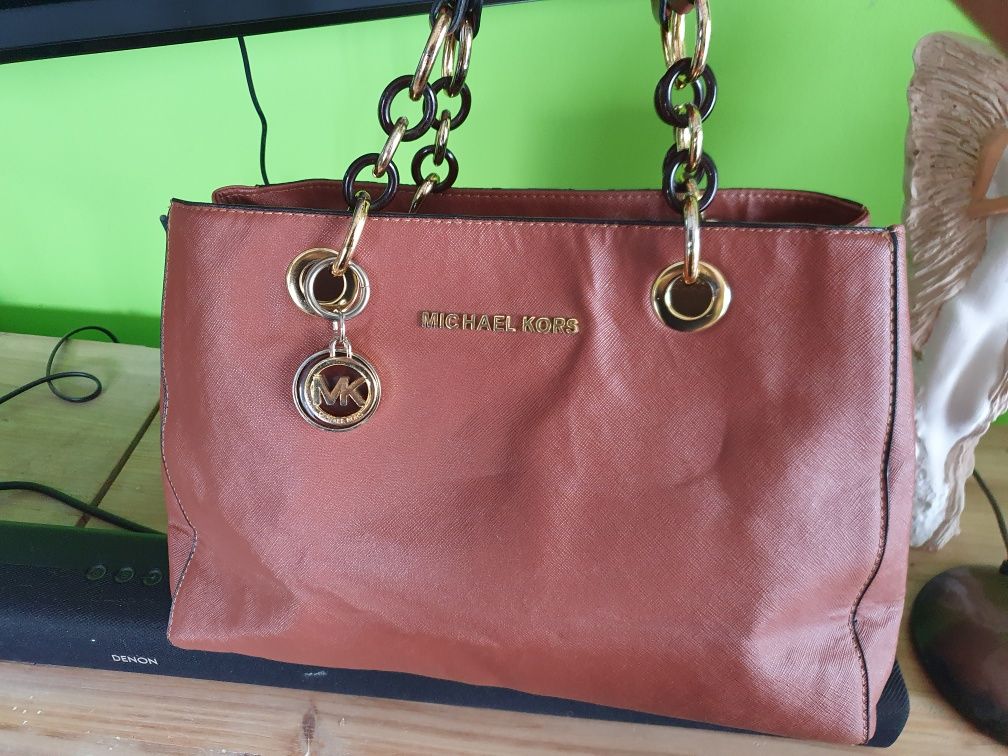 Michael Kors - Sprzedam tanio oryginalna torebkę kuferek l