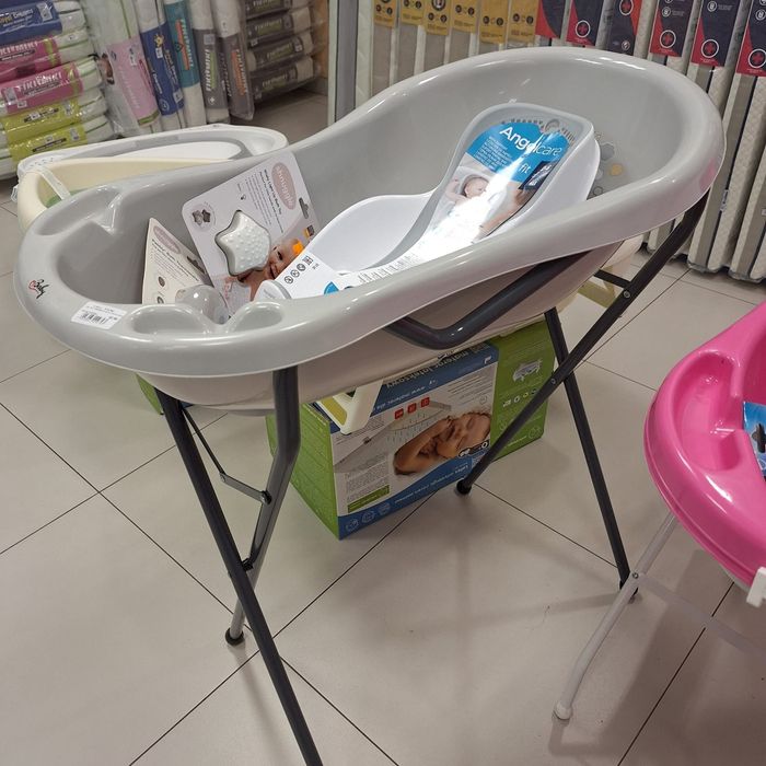 Stojak z wanienka niemowlęcą małą termometr graris