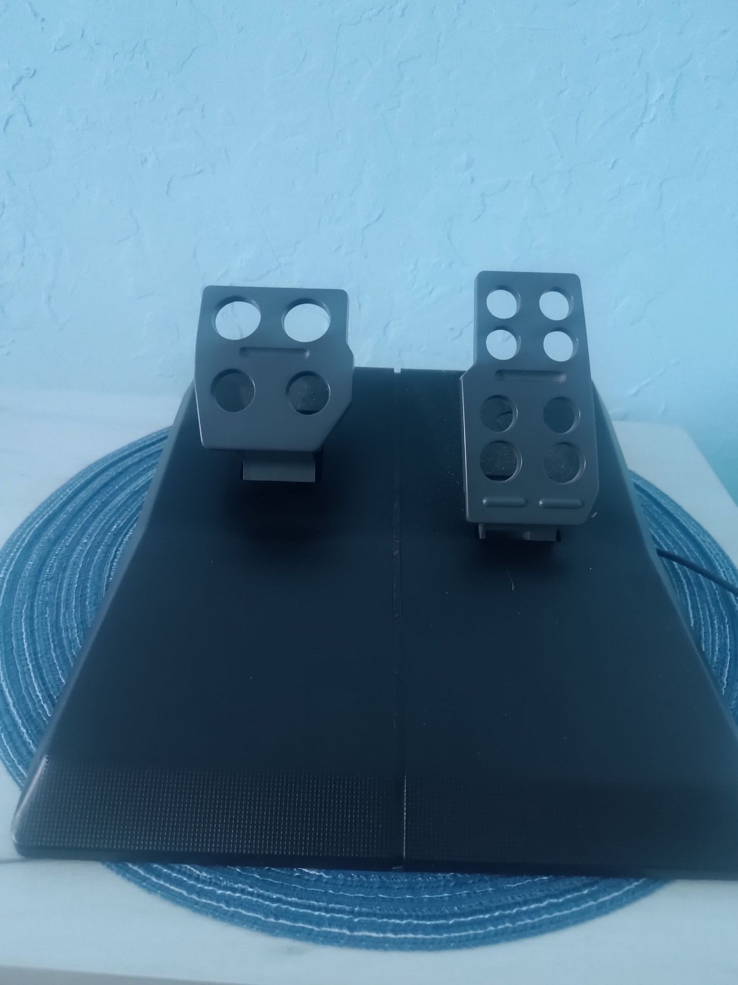 Руль компьютерный  Logitech