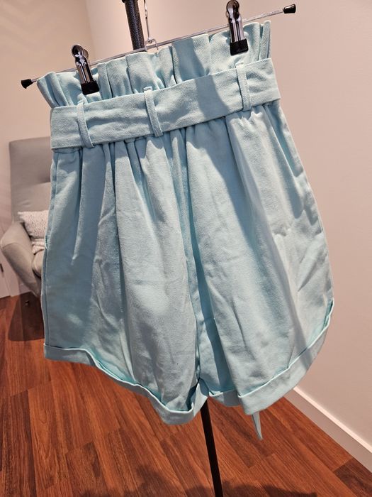 Calções cintura subida