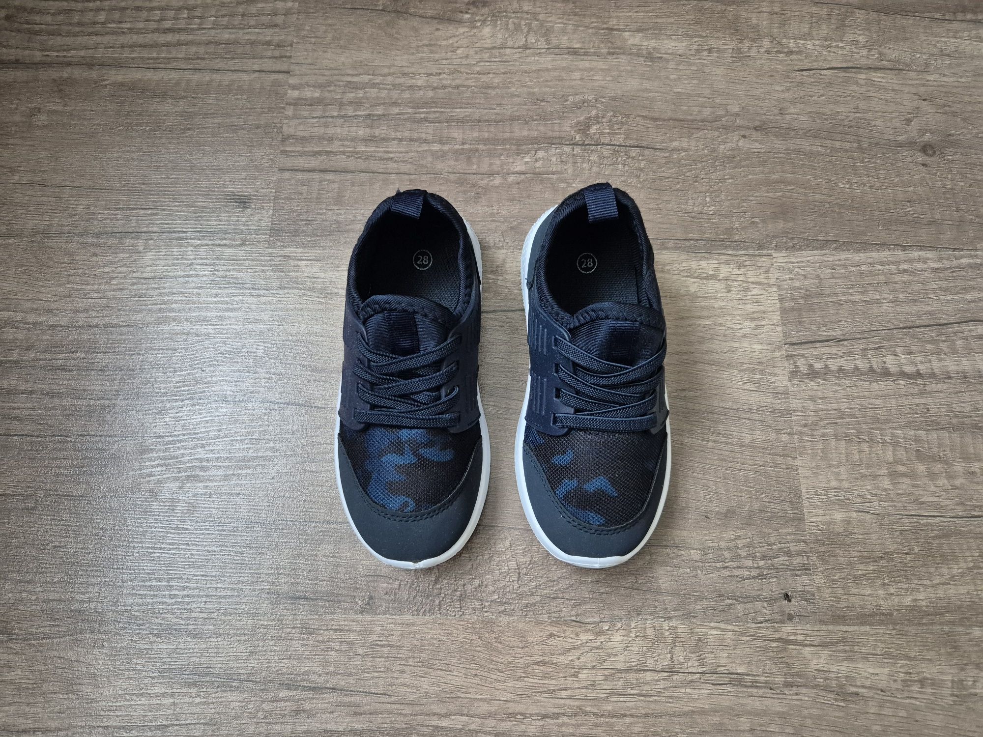 Nowe adidasy chłopięce 28