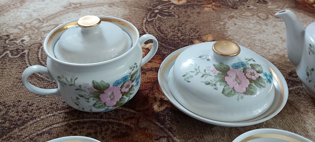 Porcelana serwis kawowy śniadaniowy W kwiatki Tarnopol