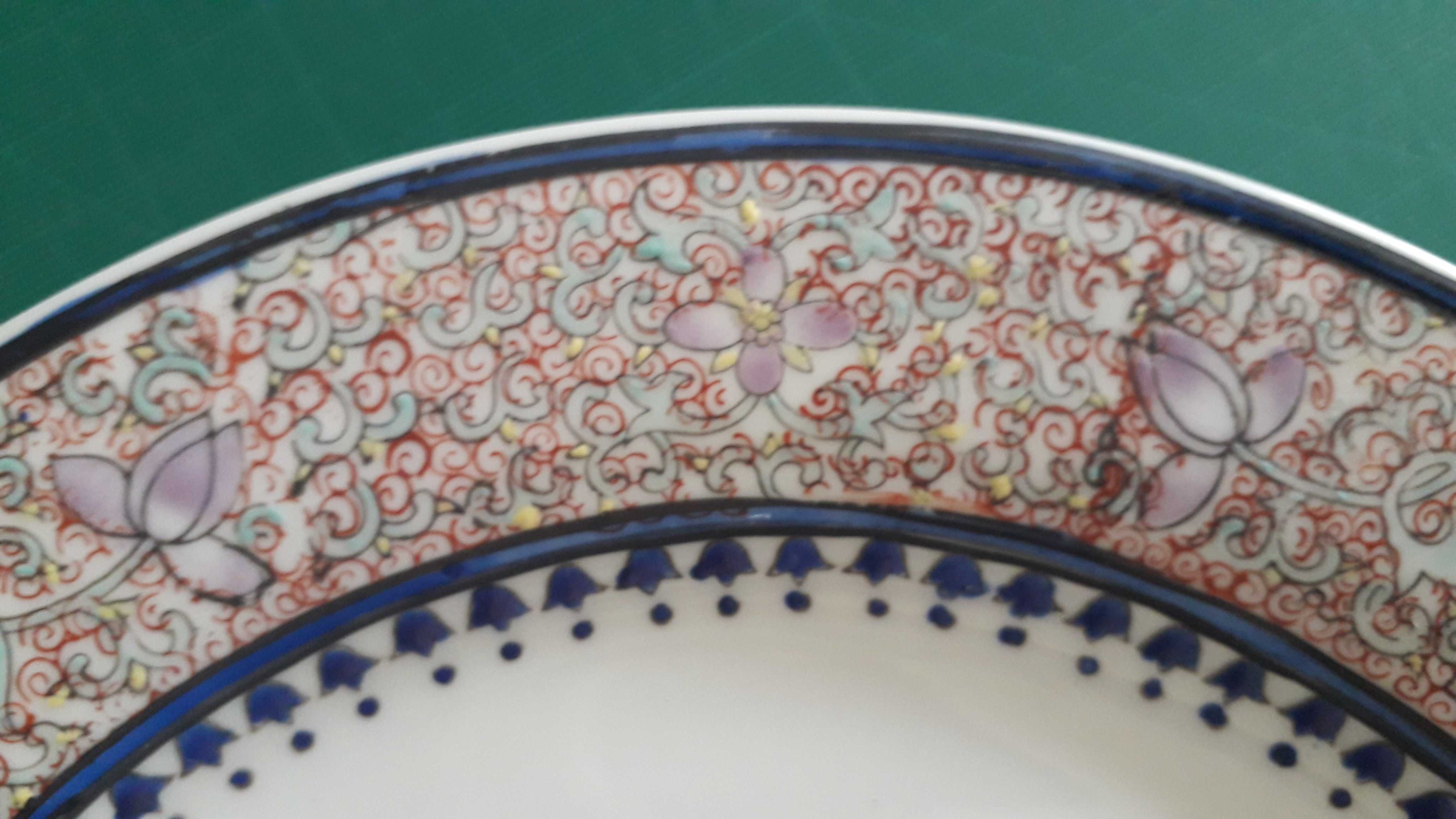 Prato de Porcelana Chinesa com decoração policromada com Brasão e ...