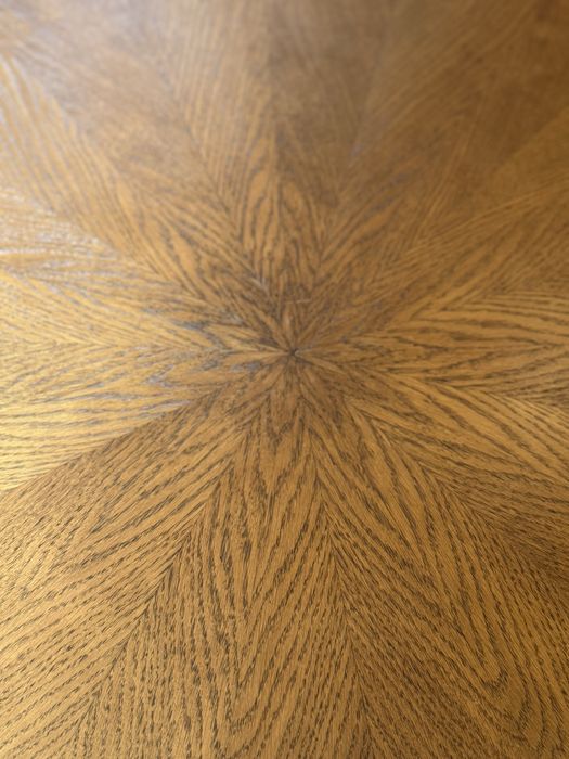 Круглий дубовий стіл (обідній для 4-х осіб)