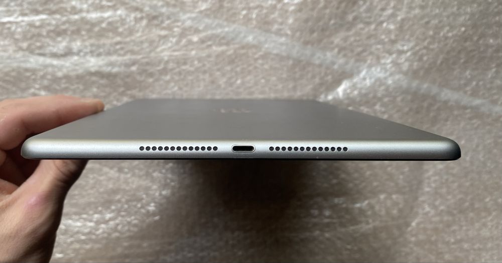 Ipad 6 th gen 128 gb Space Gray Wi-Fi