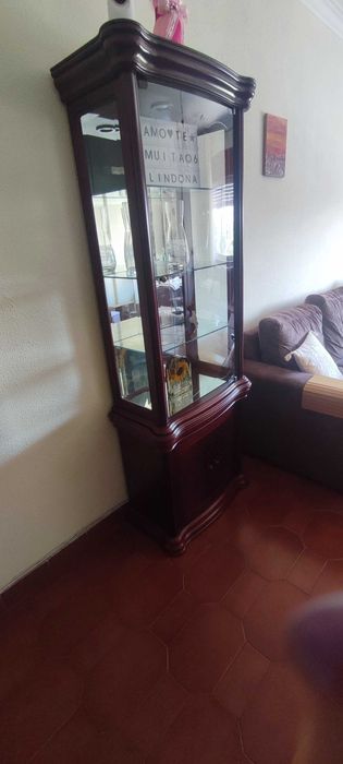 Móvel cristaleira