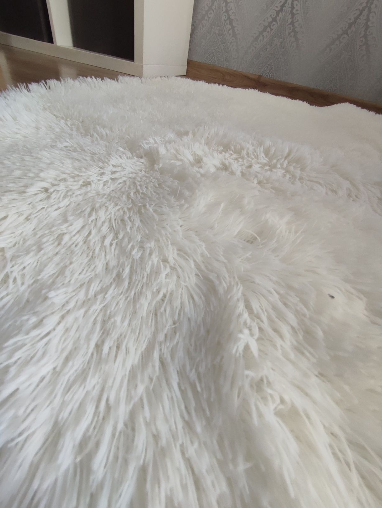 Nowy biały dywan puszysty 120 cm