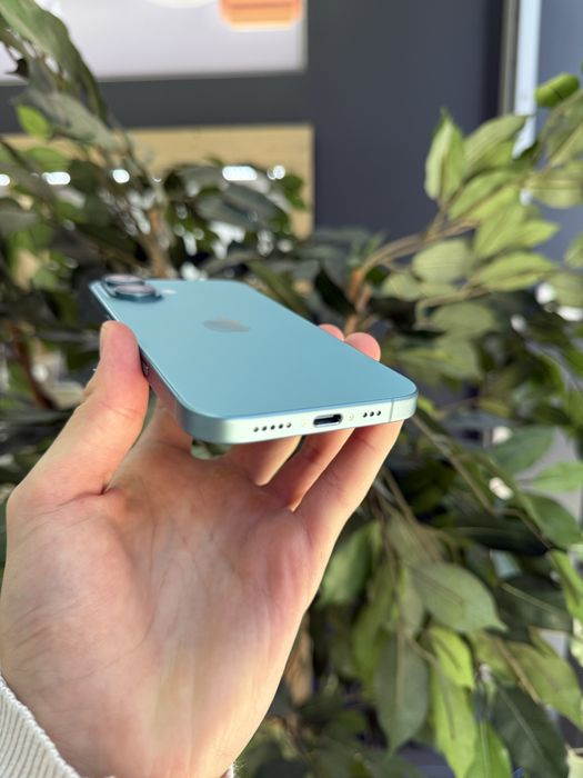iPhone 16 256GB Teal